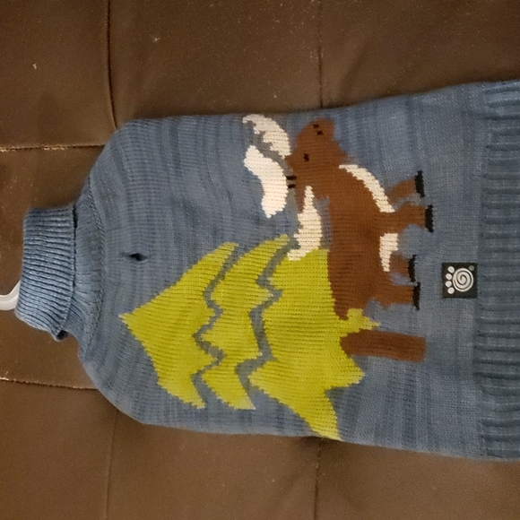 NWT Dog Petrage Super cute Doggie Sweater with Moose Design - Picture 1 of 4